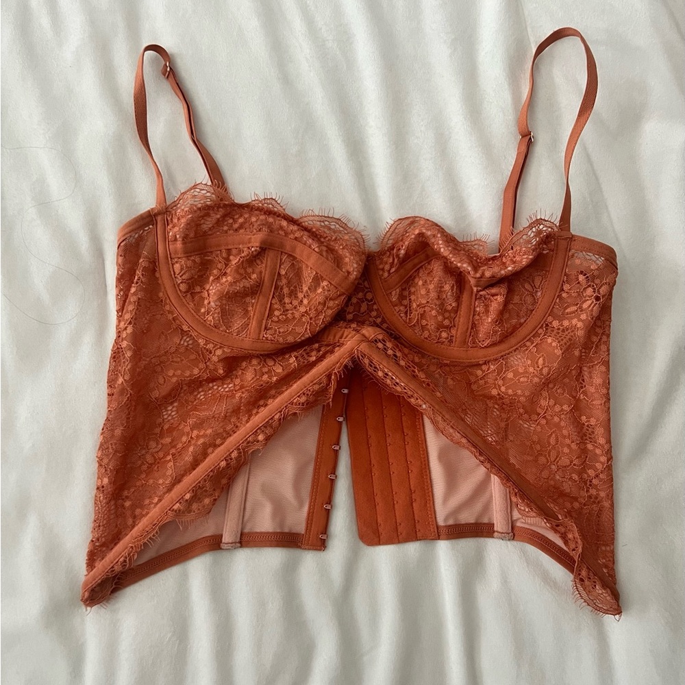 URBAN OUTFITTERS LACE CORSET